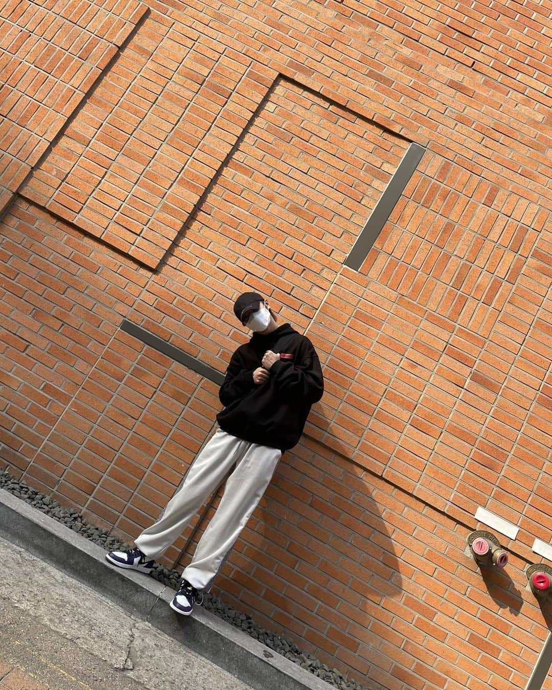 Stray Kidsさんのインスタグラム写真 - (Stray KidsInstagram)「이제 이렇게 후드 입을 날도 없어지고 벌써 반팔을.... #StrayKids#STAY#OOTD#IN스타그램#🦊」4月21日 22時40分 - realstraykids