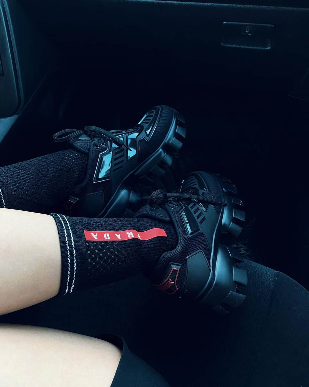リリーマイマックのインスタグラム：「The drip @prada」