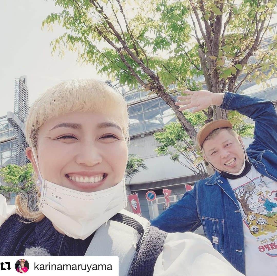 くっきー（川島邦裕）さんのインスタグラム写真 - (くっきー（川島邦裕）Instagram)「#鬼楽のピコった❤︎ #Repost @karinamaruyama with @get_repost ・・・ ロケ。 くきちゃん。 一日中一緒。楽ちんな人。 なんでこんな心開いてるのか！ お兄ちゃんみたい🙇‍♂️大好きな人です。 本当に面白いし、最高にパワーをいただいてます。いつもありがとう、くきちゃん🐰  #ロケ #朝から一日中 #最高に気を許した異性 #とんでもなく癒される #大好きなお兄ちゃん #いつもありがとう #これからもよろしくね #また出演情報アップしますね #いい意味で #インスタバエ」4月21日 23時34分 - nikuguso_taro