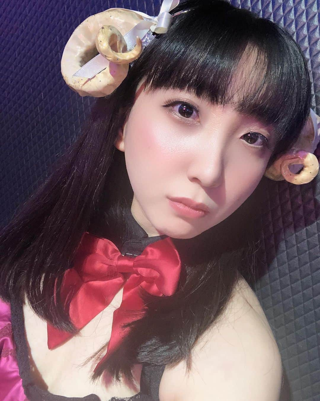 山田愛奈さんのインスタグラム写真 - (山田愛奈Instagram)「ぽっちゃりサキュバスしてきました。 あいなぷぅチャンネルです。  【バイト】池袋のコンセプトカフェで働いてみた https://youtu.be/ZWETpBL_8nM  #あいなぷぅ #サキュバス #シーシャ」4月22日 0時02分 - ainaphu