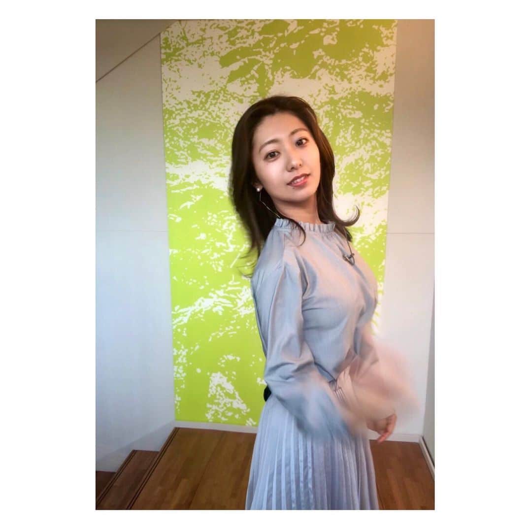 白戸ゆめのさんのインスタグラム写真 - (白戸ゆめのInstagram)「👗 . 今週もニュースパに お付き合い頂きありがとうございました💓 . きょうはシックな衣装に合わせて 前髪もアップスタイルに⤴️ 韓国で流行りのヨシンモリです🥰🇰🇷 . 《Wed》 tops&skirt: @anyfam_official  . 新社屋で 衣装が映えそうなスポット模索中🌿 ちなみにここは階段の踊り場です！笑 . #衣装 #女子アナ #女子アナコーデ #キャスター #アナウンサー #コーデ #全身コーデ #anyfam #岡山 #ヨシンモリ #韓国ヘア #女神巻き」4月22日 0時20分 - yumeno.s_