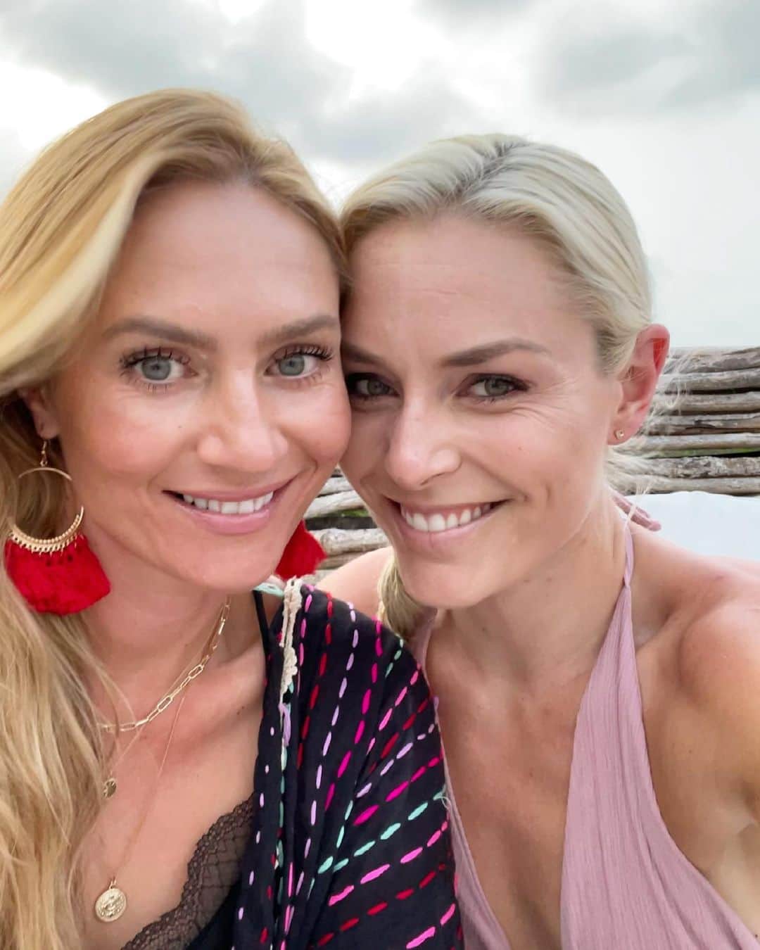 リンゼイ・ボンのインスタグラム：「We successfully surprised my bestie on her birthday! Lucky to have such an amazing person in my life. Happy birthday Vanessa, love you ❤️」