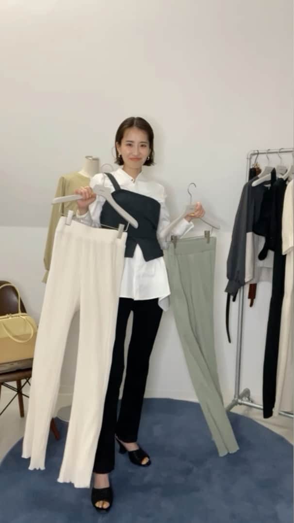 小嶋梨奈のインスタグラム：「▪️deformation design shirt ▪️separate peplum bustier ▪️airy pleats pants」