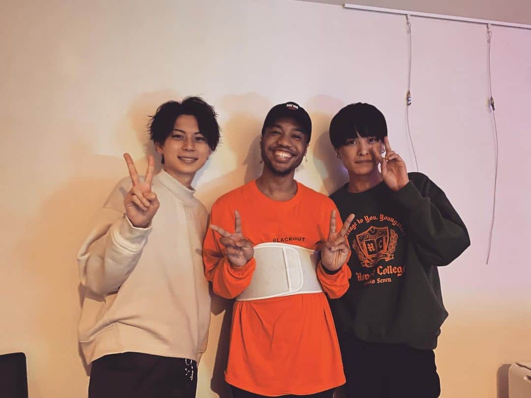 Richesのインスタグラム：「いつかのみっきーくん、ゆーやくんと僕の家で宅飲みした時の1枚📸 楽しかったな〜😎 出逢いに感謝🙏 ・ ・ #リチェス #パリピ #youtube #youtuber #金髪 #黒人 #ハーフ #番号教えて #ガンパリマジック #由比ヶ浜 #tバック #歌舞伎町 #新宿 #東京 #入間 #埼玉 #ガーナ #南魚沼 #新潟 #riches #tokyo #japan #ghana #hiphop #party #love #instagood #happy #followme #follow」