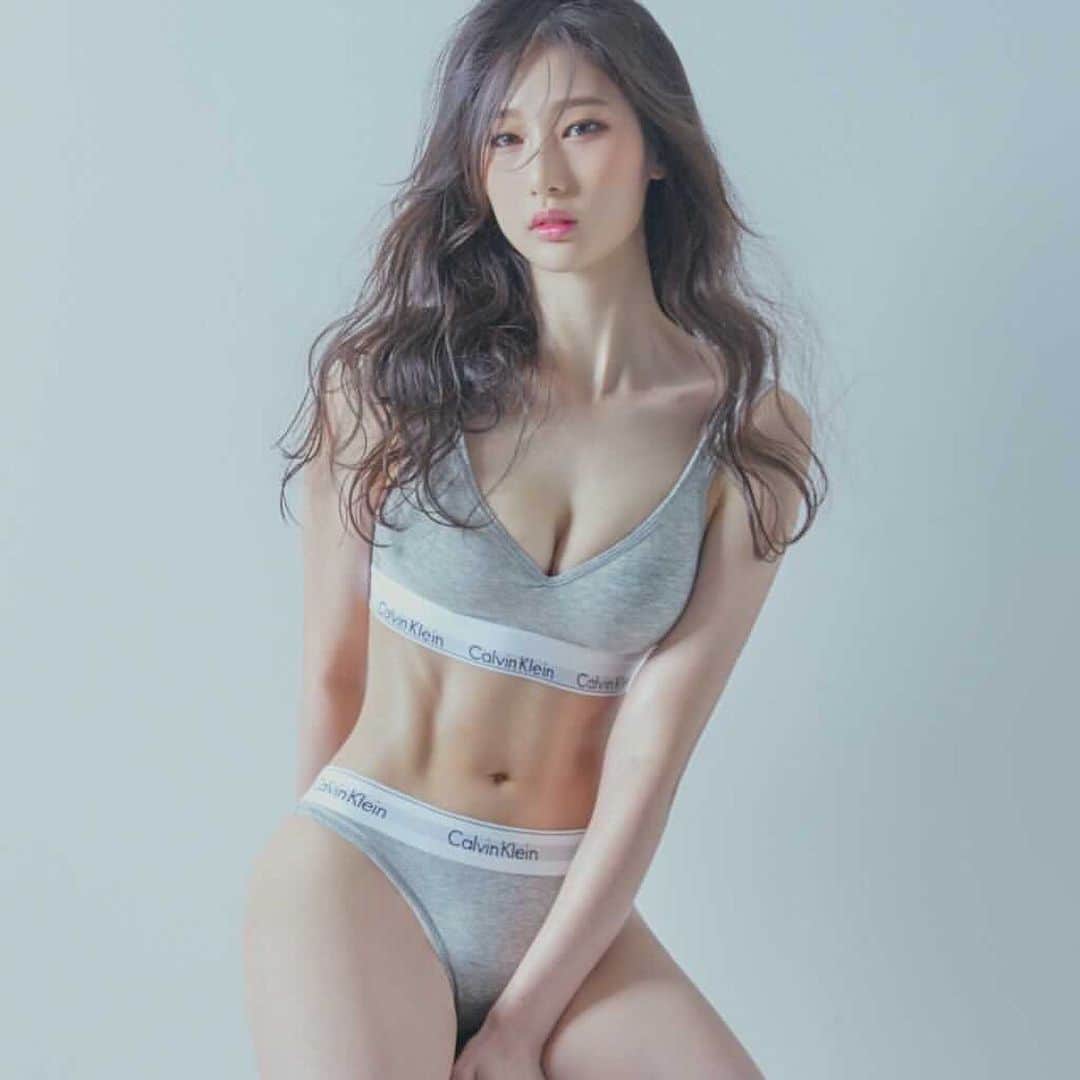 BodyON Koreaさんのインスタグラム写真 - (BodyON KoreaInstagram)「🔥생각과 삶이 멋진 #운동 피플들을 바디온코리아는 응원합니다! | | @kyuni9_9 👍😎💕 | | 🍀자신 or 주변 지인 중에 짐패션 핫피플 계시면 DM 보내주세요📩 | | #diet #주짓수 #필라테스 #fit #girl #selfie #model #abs #운동복 #셀피 #일상 #거울샷#instagood #브라탑 #healthy #눈바디 #fitness #얼짱 #몸짱 #body #몸스타그램 #바디스타그램 #웨이트#국내여행 #다이어터 #헬스 #태권도 #pilates」4月22日 12時04分 - bodyonkorea