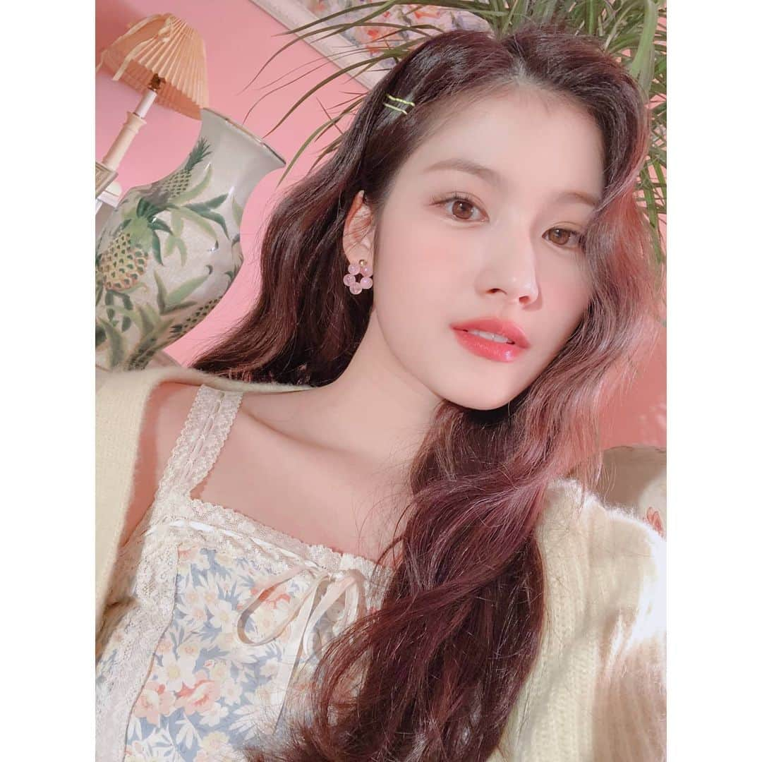 TWICEさんのインスタグラム写真 - (TWICEInstagram)「KURA KURA💐🌷」4月22日 12時19分 - twicetagram