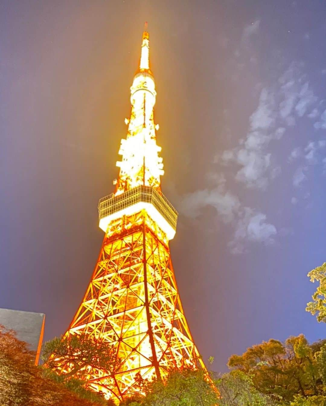 沖田杏梨さんのインスタグラム写真 - (沖田杏梨Instagram)「You better go to “Tokyo Shiba Tofuya-Ukai”if you Ever come to Tokyo-Roppongi;). There is a beautiful scenery of Japanese garden and Tokyo tower and that totally delicious Japanese foods😋💕 The beautiful garden in middle of the Tokyo is just so amazing!!  “東京芝　とうふ屋うかい"に行ってきましたよ❤️ 三田ういちゃんのおすすめで初めて行って来ました✨お庭素敵すぎて流石のセンス🥰お豆腐料理日本一美味しい！ういちゃんといると自分が上がります😊✨  #とうふ屋うかい　 #東京芝とうふ屋うかい」4月22日 7時55分 - anri_okita