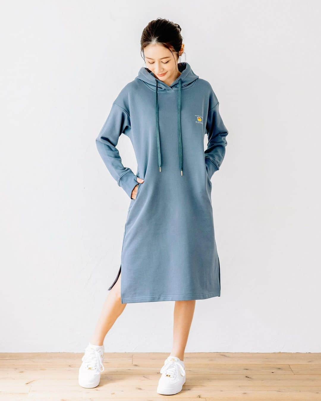 Reikaさんのインスタグラム写真 - (ReikaInstagram)「先日発売してすぐ完売になっちゃった　@elevate_official1  のワンピースとキッズのパーカー 再入荷です❤️ こちらはブルー  #親子リンクコーデ  #親子コーデ  #ママコーデ #elevate #エレベイト」4月22日 9時18分 - reikamarianna