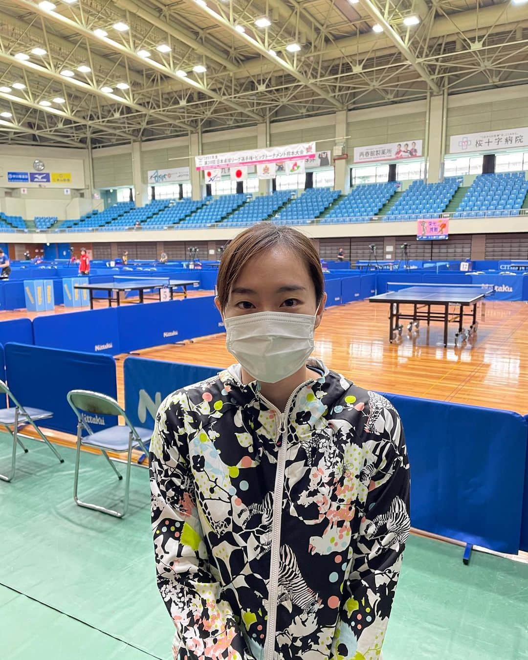 石川佳純さんのインスタグラム写真 - (石川佳純Instagram)「*** おはようございます。 今日行われる日本卓球リーグ選手権ビッグトーナメント熊本大会に出場予定でしたが、背中の痛みが悪化したため、大事をとって欠場することにしました。  今日の試合を楽しみにしていましたが、プレーをすることが出来ず残念です。 今は体調を回復させる事に努めたいと思います。」4月22日 9時20分 - kasumi.ishikawa_official