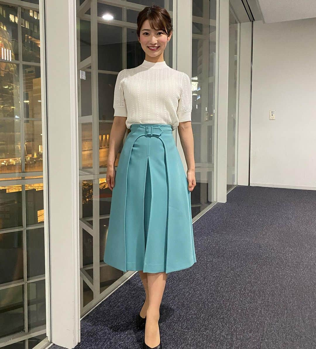 安藤萌々さんのインスタグラム写真 - (安藤萌々Instagram)「月曜日と火曜日の、報道ステーションの衣装です！🌸 ちなみに、今日18:45〜 ハナタカ！優越館  出ています！よろしくお願いします！  月曜日 ニット、スカート #ANAYI ピアス、ネックレス #Jouete   火曜日 トップス、スカート #ANAYI   爽やかな青やミント色のコーディネートだった週前半👗🐬🦋   今日も宜しくお願いします😊   #骨格ウェーブ #セットアップ #サマーニット #透け感 #春服  #コーディネート #ootd #ブルベ夏  #衣装 #ヘアアレンジ #アメジストベージュ  #ベージュ #きれいめコーデ」4月22日 9時25分 - momo_ando_ex