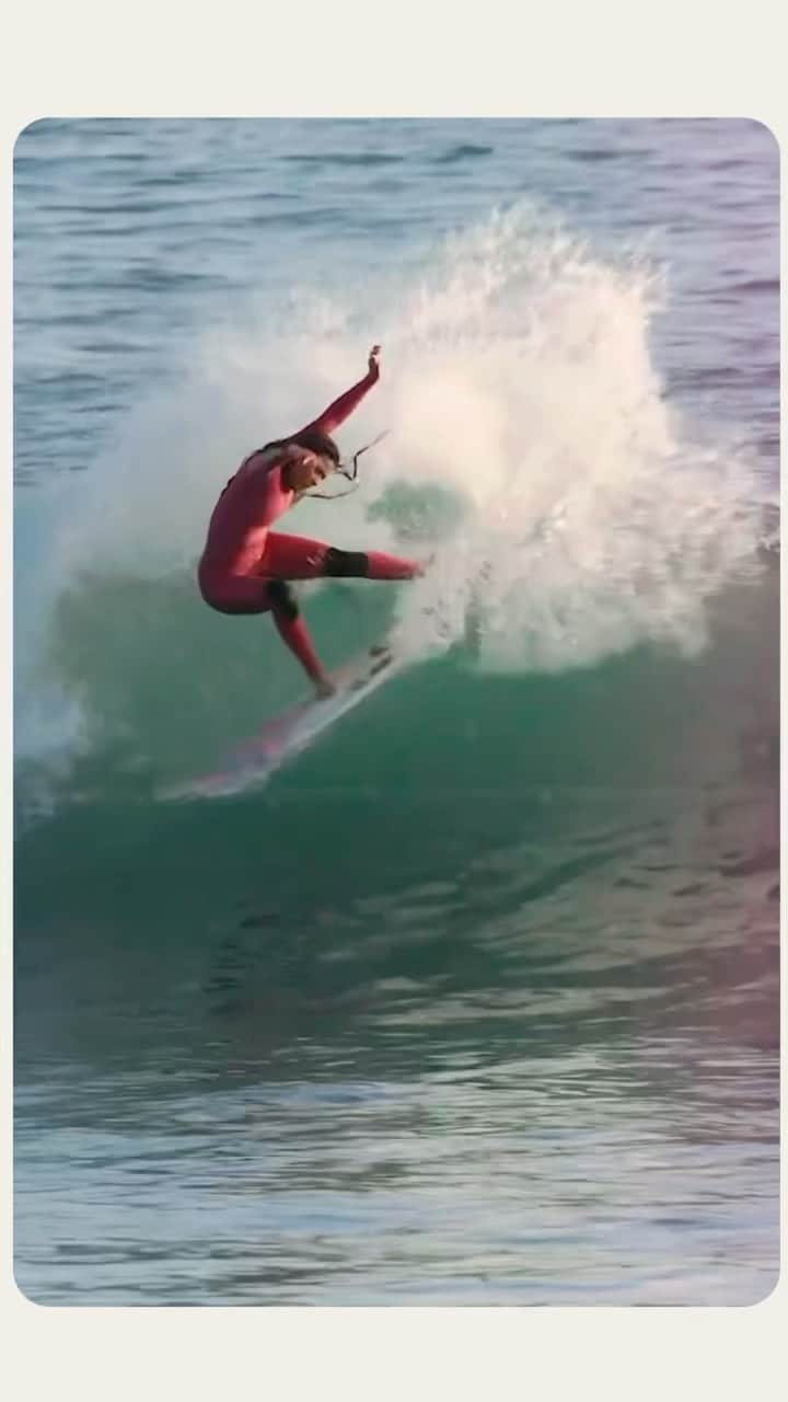 ティア・ブランコのインスタグラム：「Cold water isn’t too bad when I have @jonesea 🎀🎀🎀 footage @chrisgrantphoto」