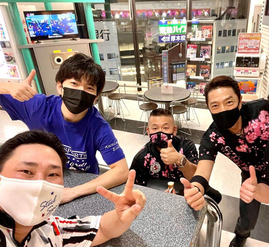黒田アーサーのインスタグラム：「おはようございます！僕のプロテスト挑戦は残念だけど昨日で終了しました。応援頂いた沢山の方々、プロボウラーの皆さん、ご期待に応える事が出来なくてすみませんでした💦🙇‍♂️🙏 でもこれが今の僕の実力なんだと思います。でも僕のプロテストチャレンジはまだ始まったばかりです！また来年に向けてしっかり準備して再挑戦するつもりです！😉💪コーチングしてくれたロバートプロ、小林哲也プロ、また来年に向けて宜しくお願い致します🙇‍♂️✨僕の成長過程は引き続きYouTube番組のKobaTVとアメコネで見て下さい😉✌️プロテスト壮行会を開催してくれた朝からクラブハウスの皆様、ありがとうございました🙇‍♂️✨応援のビデオレターを送ってくれた花きゃべつリーグのKORN兄貴、名和秋プロ、秋山希望プロ、渡辺けあきプロ、飯田菜々プロ、矢野朋代プロ、嬉しかったです💕😂そして何より公式アンバサダーをさせて頂いてる東京ポートボウル様！いつもサポートを有り難う御座います✨🙇‍♂️今後とも宜しくお願い致します😊🙏最後に今年プロテストを一緒に受験してる皆さん、頑張ってプロになって下さいね😉👍応援してます‼️」