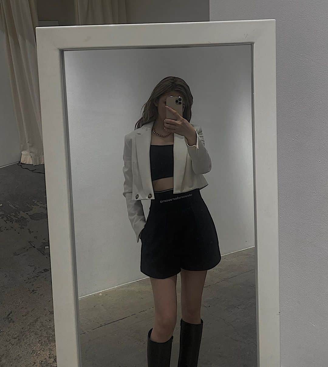 小原優花のインスタグラム：「この間の私服🖤🤍🖤🤍 パンツお気に入り🥰  #coordinate #fashion #springfashion #zara #alexanderwang #monotone」