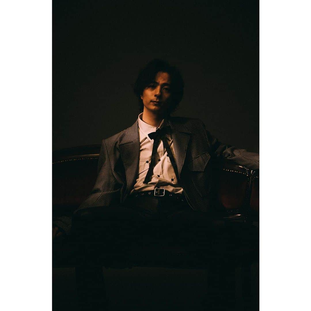 和田颯さんのインスタグラム写真 - (和田颯Instagram)「photographer/shuho teramura  @shuho_teramura  light director/ryo ueda  @r.y.o.1.1.0.7  hair&make-up/hikaru mochizuki  @hikaru.reo  stylist/tsuyoshi nakamura  @tsuyoshi_hareteru @dishup.official」4月22日 20時08分 - da_ice_hayate_wada