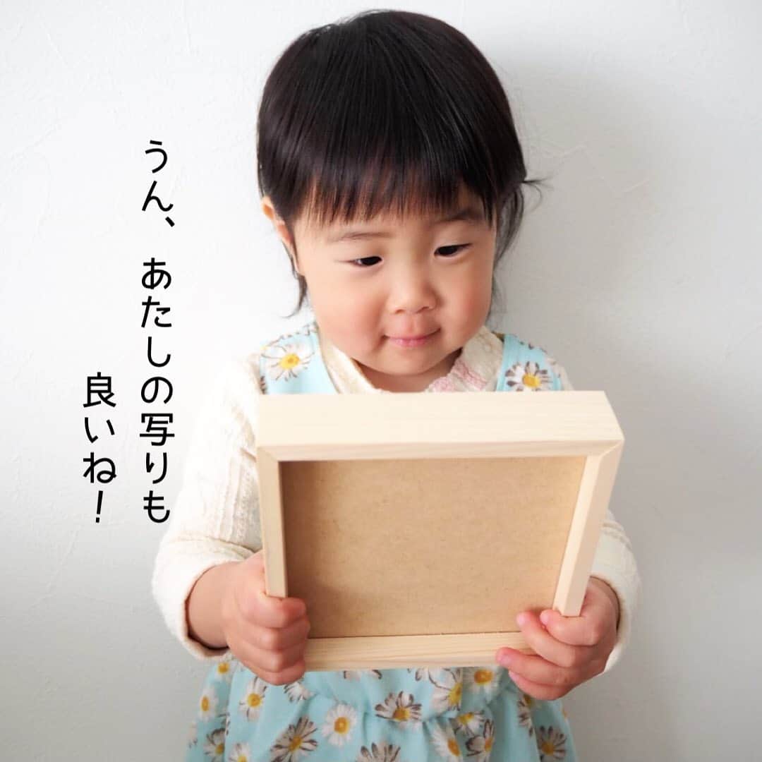 makikoさんのインスタグラム写真 - (makikoInstagram)「❤︎ @okuru_calendar のフォトフレーム💖 うん、可愛い❤️🥺  去年はカレンダーにしたけど今年はフォトフレームにした💕 お花も添えて、母の日のプレゼントに🎁💐 アプリで簡単に注文できるよ🎶﻿ ﻿ 特別10%offクーポンも使ってね✨﻿ 【batako2159】﻿ 5/6まで全商品で使用可能です☺️﻿ ﻿ #OKURU #母の日 #母の日プレゼント #PR﻿ #2歳 #2歳7ヶ月 #女の子 #親バカ部」4月22日 20時10分 - batako93