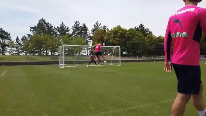 ダンクレーのインスタグラム：「Continuamos na preparação. Muito trabalho e dedicação! Vamos! 🙏🏾⚽️🇯🇵 #DK33」