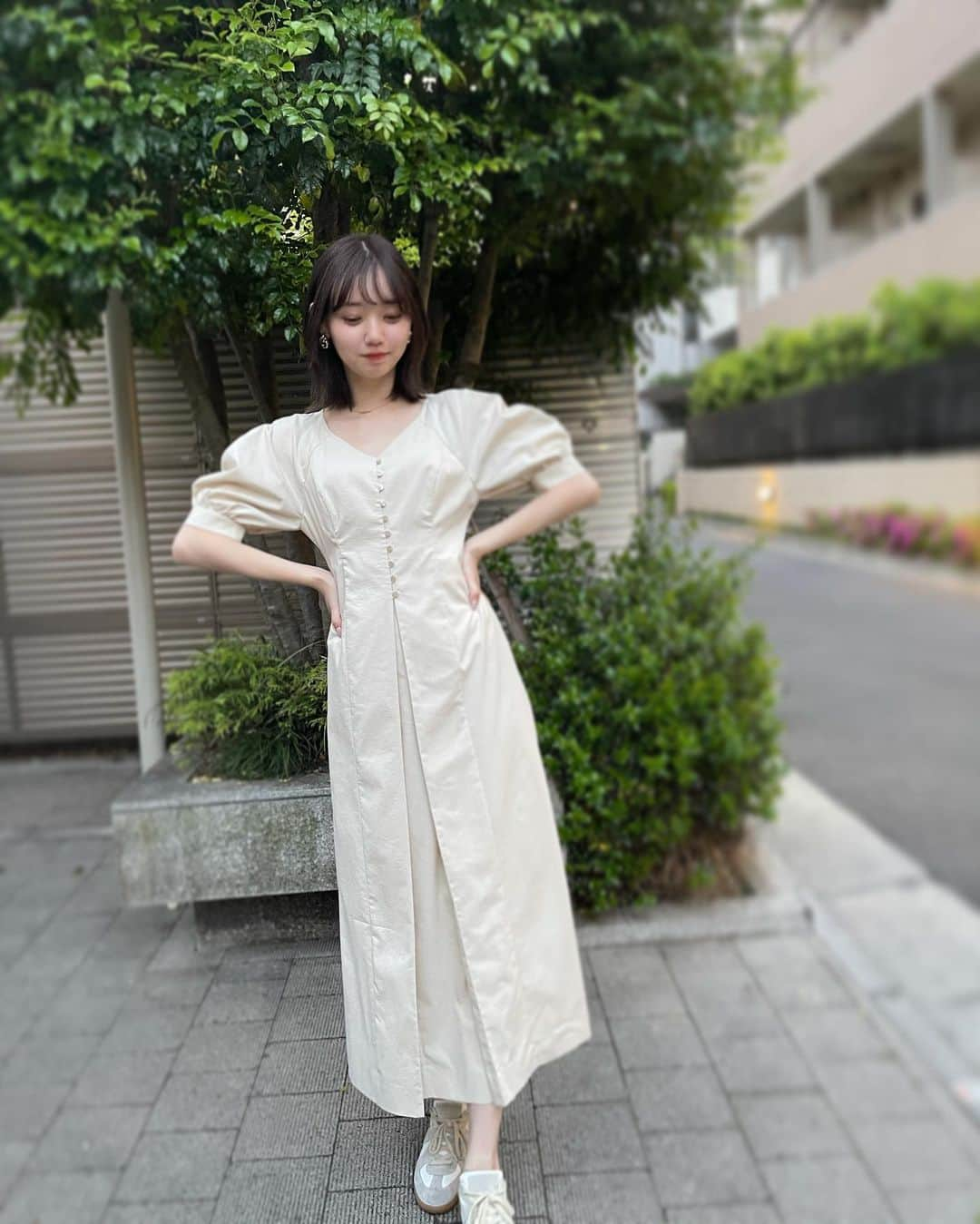 江野沢愛美さんのインスタグラム写真 - (江野沢愛美Instagram)「昨日しれっと載せたストーリーにて 「このワンピースどこのですか！！！」と DMが殺到したワンピースは  @clane_official のです🐩♡  #clane #ootd #私服 #ワンピース #春服」4月22日 20時25分 - enosawa_manami