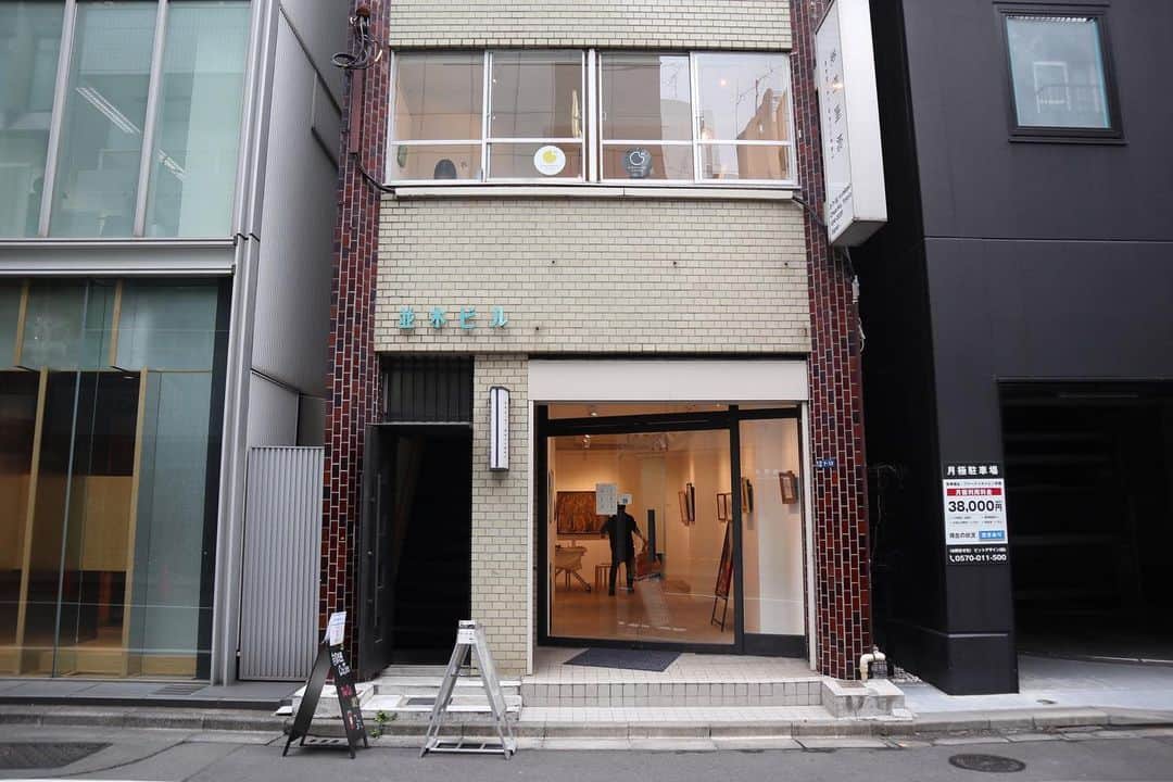 石井輝明さんのインスタグラム写真 - (石井輝明Instagram)「京橋（東京）。 京橋は大阪にもあるからややこしいよね。 明日はいよいよがむしゃララと石井の進撃の30分。 何卒よろしくお願いします。  #99coffee #cafe #coffee #カフェ #喫茶店 #東京カフェ #京橋カフェ #カフェ芸人 #新ネタどうなるかなぁ #毎月楽しみであり怖い #何卒よろしくお願いします」4月22日 20時29分 - comandanteishii