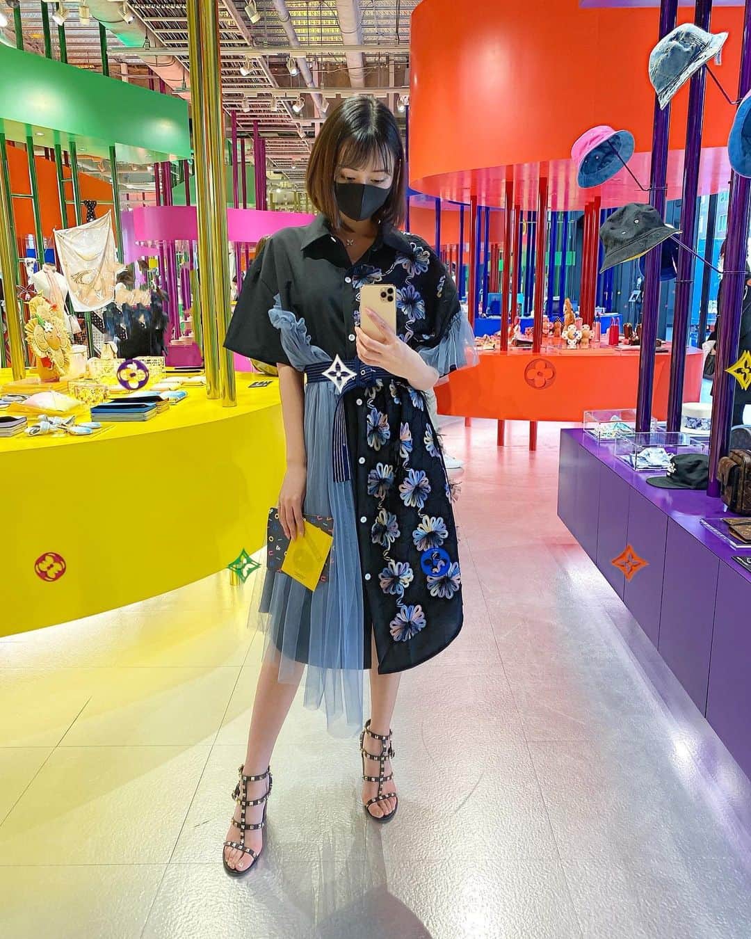 のインスタグラム：「💛💚🧡💙❤️  #LOUISVUITTON#louisvuittonand  #原宿#ワンピースコーデ#エキシビション#表参道#jing#美術館」