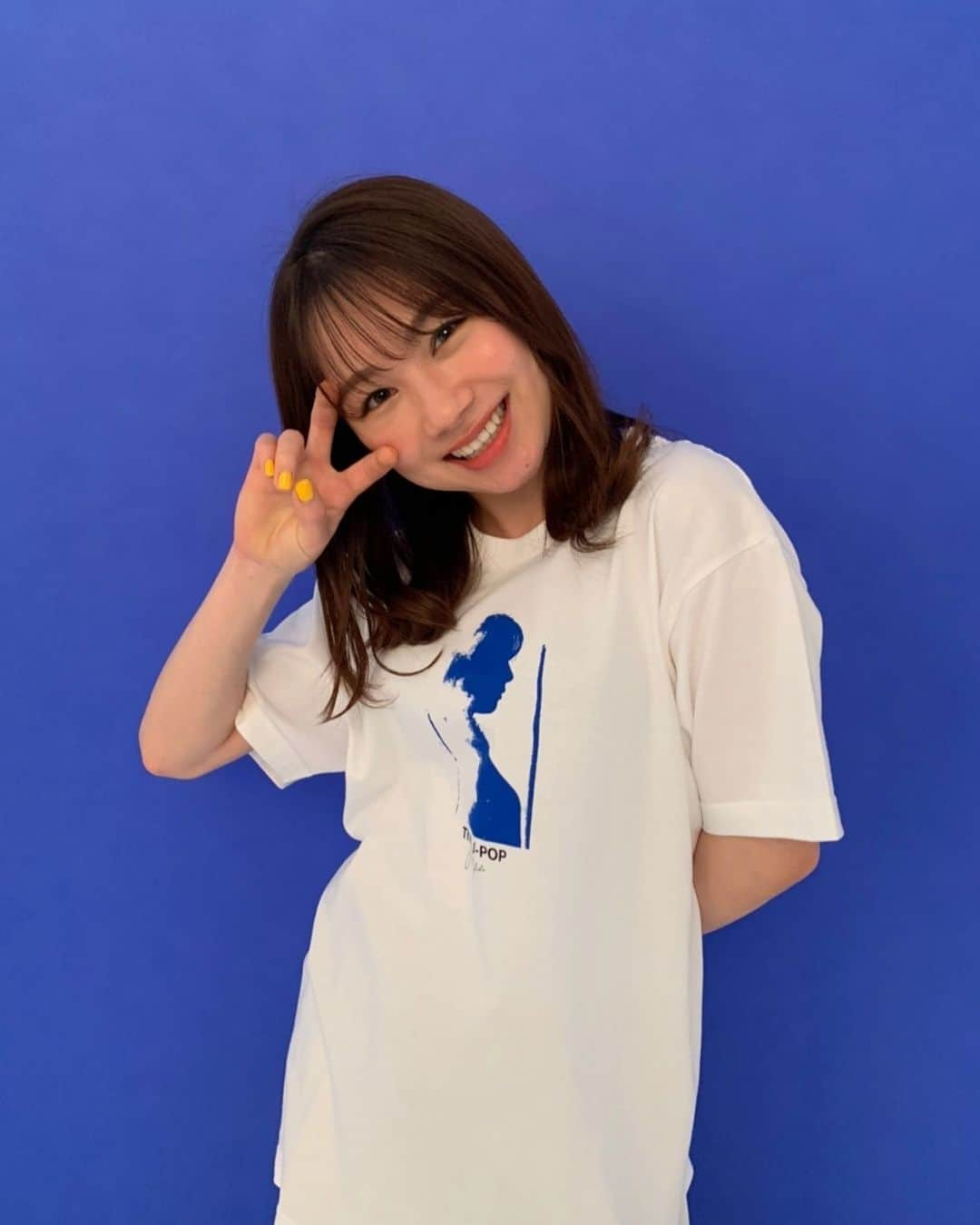 石田亜佑美さんのインスタグラム写真 - (石田亜佑美Instagram)「New goods💙 . . . メンバーの横顔がプリントされた 新しいTシャツが受注予約受付中です！ . 自称:宮城の奇跡の出番だぁ～☺️🎉 . . . #Tシャツ #予約販売 #5月5日締め切り e-LineUP!Mall にてお買い求め頂けます #morningmusume21 #モーニング娘21 #石田亜佑美 #mサイズ着てます #💙」4月22日 21時02分 - ayumi_ishida.official