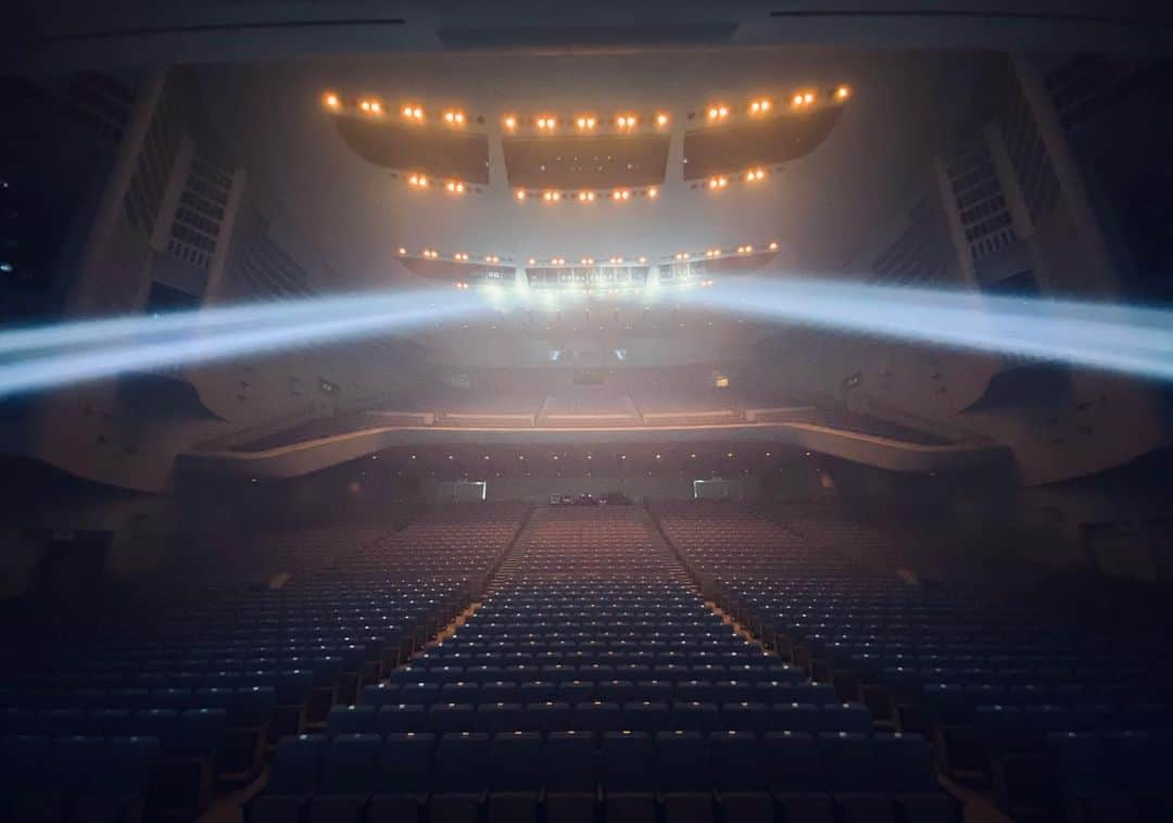 氷川きよしさんのインスタグラム写真 - (氷川きよしInstagram)「ツアーがスタートして20年ほぼ毎年の様にコンサートを開催している大宮ソニックシティ。  このホール、多い時は年に2回も公演しています。  また大勢のお客様に今の私とこれからの私のショー楽しんでもらえる日の為にここからまた歌い続けていきたい！  by kii  #氷川きよし #hikawakiyoshi #氷川きよしコンサートツアー2021 #大宮ソニックシティ #kii #bykii #キヨラー」4月22日 12時33分 - hikawa_kiyoshi_official