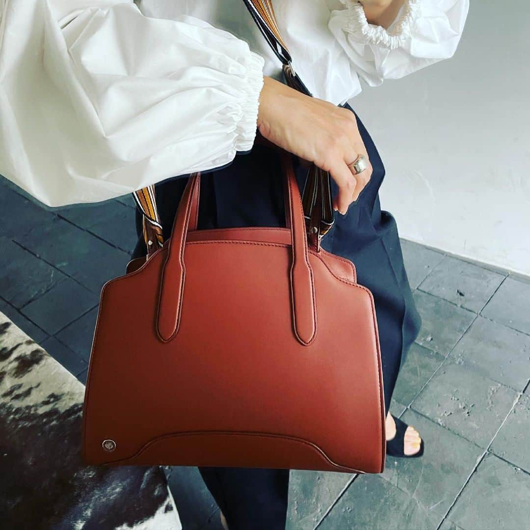 滝沢眞規子さんのインスタグラム写真 - (滝沢眞規子Instagram)「🖤👜🖤 bag @loropianaofficial   #LoroPianaSesiaBag  #SomewhereInLoroPiana  #ロロピアーナ」4月22日 13時58分 - makikotakizawa