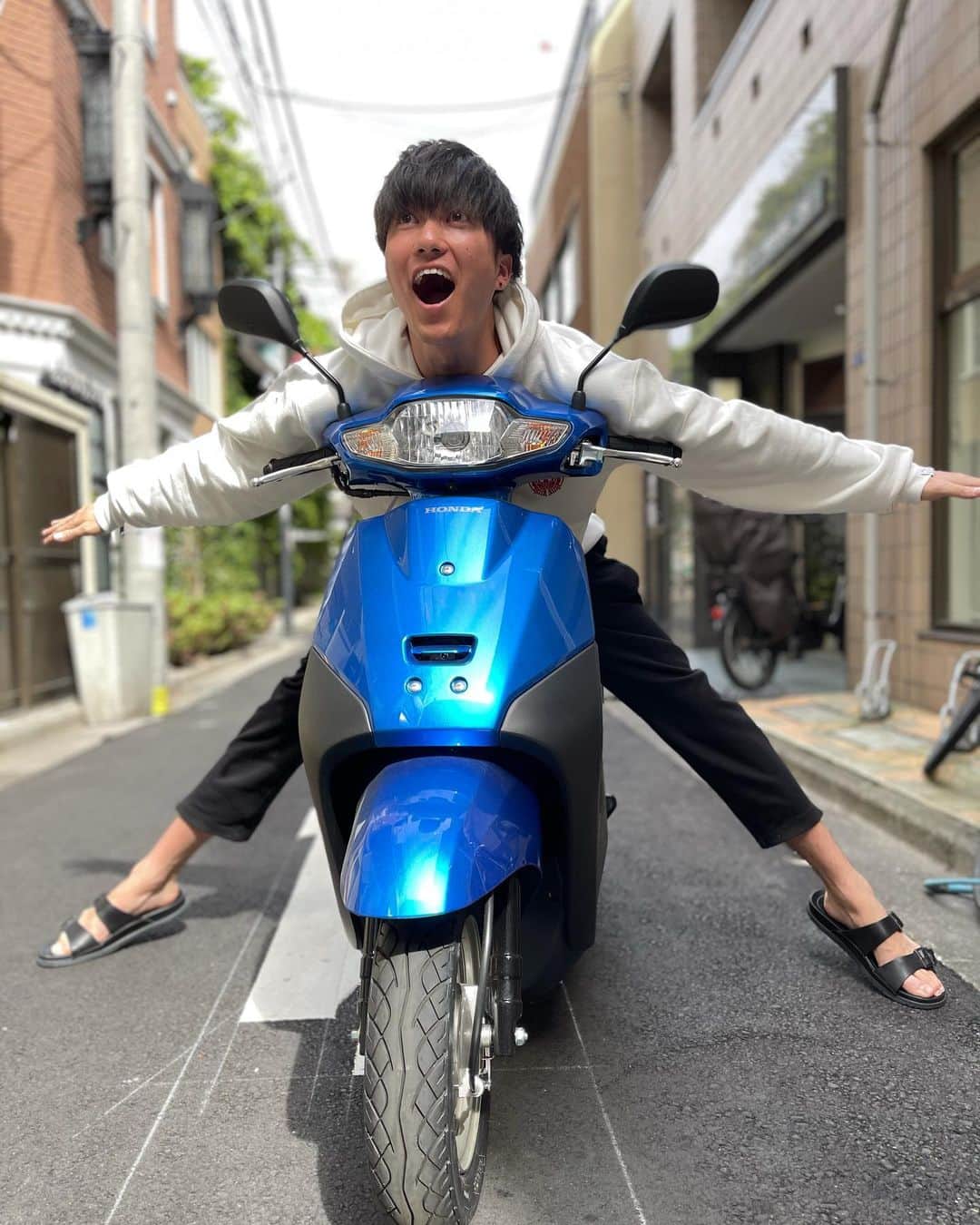 のインスタグラム：「親の言う事聞くのもhiphop  #フジはバイクに乗れない」