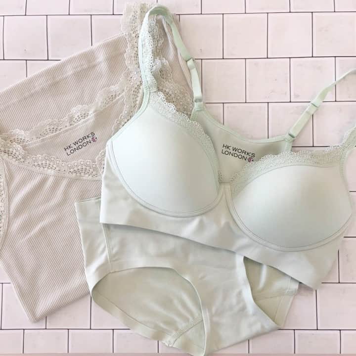 しまむらさんのインスタグラム写真 - (しまむらInstagram)「HK WORKS LONDON-underwear-シリーズから、 好評発売中の新作アイテムをご紹介  トレンド×ベーシックを両立した 素敵アイテムが勢ぞろいしています  今年のイメージモデル・前田希美さん( @maeda_nozomi )の とってもキュートなポスターも、是非お店でチェックしてくださいね  ハーフトップ・ショーツセット 　\1089 インナー　　　　　　　　　 　　\539～  HKの新作アイテムで、インナーライフをおしゃれにアップデートしよう♪  #前田希美 #まえのん #かわいい #トレンド #トレンドカラー #トレンドアイテム #しまむら #しまパト #しまむらパトロール #HKWORKS #hkworkslondon #ブラ #ブラジャー #ショーツ #インナー #カップ付き #カップ付きインナー #ノンワイヤーブラ #レースインナー #下着 #プチプラファッション #プチプラ #プチプラ部 #プチプラ大好き #Inner #bra #underwear」4月22日 15時00分 - grshimamura
