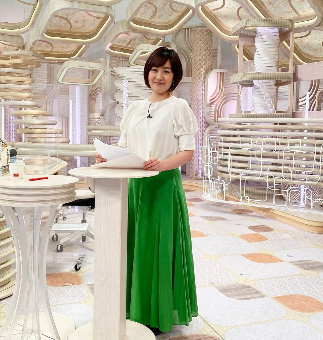 フジテレビ「プライムニュース イブニング」さんのインスタグラム写真 - (フジテレビ「プライムニュース イブニング」Instagram)「#イット ！は 15時45分スタートです   ●群馬で #山火事　周辺住民に避難勧告 ●４都府県に“ #緊急事態 ”あす決定へ ●小学校教師１０年前から児童盗撮か ●「 #パンスク 」自宅に全国の #名店パン定期便 ●食材の専門店！ずらーっと鮮魚&”激安”鶏肉   東京都心は #二日連続の夏日 体調管理にご注意下さい！ #石本沙織   #加藤綾子 @ayako_kato.official #榎並大二郎 @enami_daijiro #木村拓也 @takuya.kimura0801   #柳澤秀夫  #ガチャピン #三井良浩   #小澤陽子   #フジテレビ #アナウンサー 公式HP：https://www.fujitv.co.jp/livenews_it/ FNNプライムオンライン：https://www.fnn.jp/」4月22日 15時32分 - livenews_it