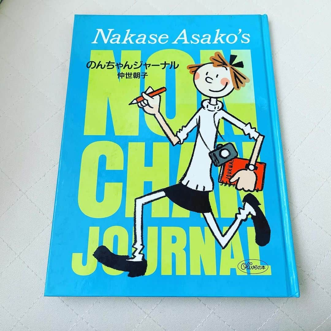 渡辺満里奈さんのインスタグラム写真 - (渡辺満里奈Instagram)「私の、ちっちゃーーーい手芸部屋（a.k.a 物置き）を少し片付けていて見つけた！  「のんちゃんジャーナル」 高校生の頃のバイブル「OLIVE」で連載されていた、中世朝子さんのイラストエッセイ。 ここからたくさんのおしゃれで、胸ときめくものを教えてもらった、私の教科書。 今でもページを開くとワクワクする。 しばし読み耽る…… ★ #元オリーブ少女 #当然片付けは進まないわけで #今も色褪せない本」4月22日 15時53分 - funnyfacefunny