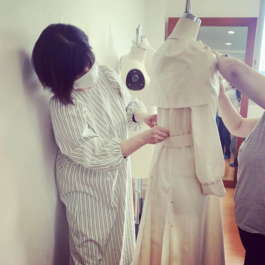 のインスタグラム：「👗👗👗  🙊🙉🙈  #akurarobe#akurarobefur#パターン制作中#新作」