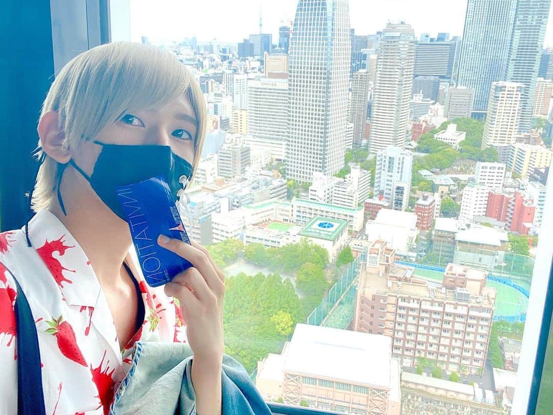 江崎びす子さんのインスタグラム写真 - (江崎びす子Instagram)「山下メロさんの「東京とタワーのファンシー絵みやげ展」行ってきました❣️  超シュールでめちゃくちゃなファンシー絵みやげがたくさん見れます  この手作り感のある展示もかわいい💓  26日まで東京タワー2階のTTA STOREで開催中。入場無料です🎟  そのあとメロさんが東京タワーのメインデッキチケットをプレゼントして下さり 展望台に登る事ができました🗼🙏✨ ありがたい🥺  コロナで世の中が大変な状況である事を忘れてしまいそうになる絶景🏙」4月22日 16時22分 - bisukoezaki