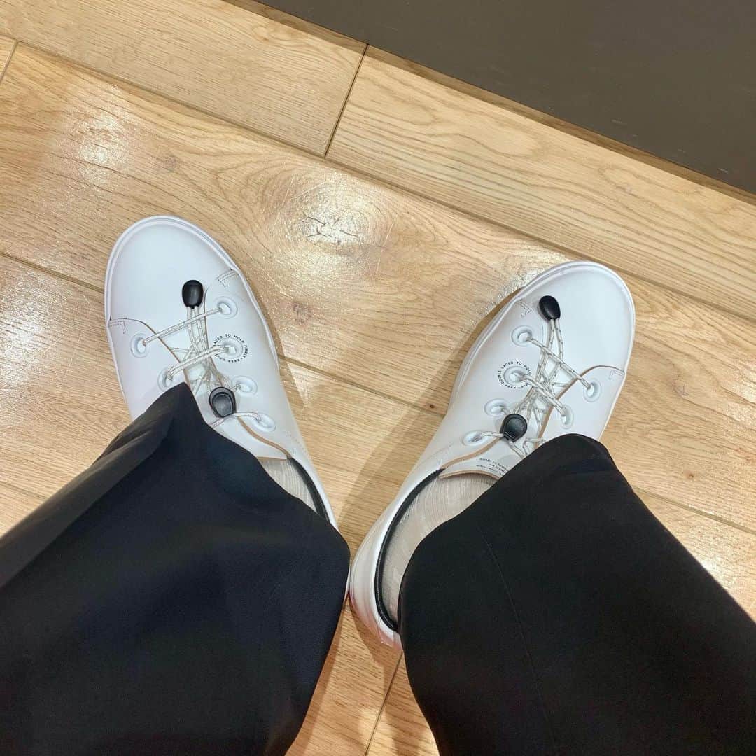 白井眞輝さんのインスタグラム写真 - (白井眞輝Instagram)「撮影、取材の日です。 最近みんな靴白いよね。  #kazuyukikumagai #footthecoacher」4月22日 16時57分 - masakishirai_alexandros