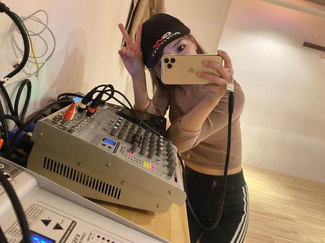 永瀬ゆいのインスタグラム：「ダンス経験人生で何回かあるけど 今が1番ダンスの向上心がなぜか高い（＾Ｏ＾）笑  #今更ガチ勢  #ダンススタジオ」