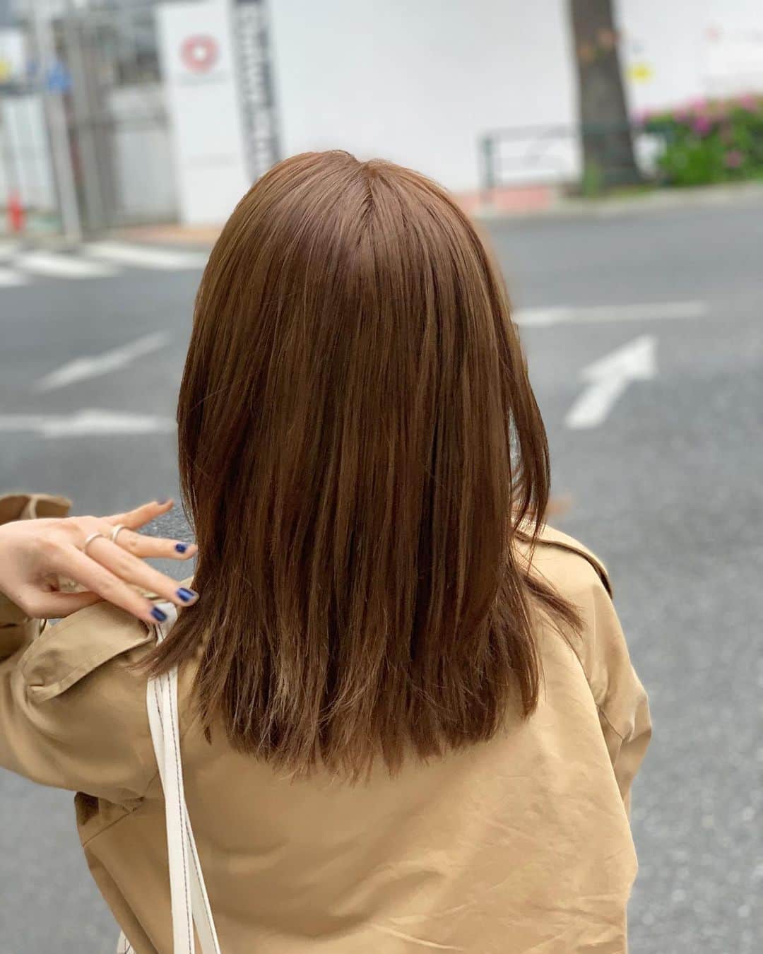 鹿沼憂妃さんのインスタグラム写真 - (鹿沼憂妃Instagram)「前髪が伸びてきまし。 身内からはパッツンが好きと言われますが、 しばらくはこの感じでいきたいと思います。（多分） @shuhey_aoyama いつもイメージばっちりに 可愛くしてくれてありが頭皮ね〜👩🏻‍🦲 カラーも似合わせカラーにしてくれました🌼 （かわいいいい色） . #shika_hairstyle #前髪のびた #最近自撮りがいつも同じ顔になる #表情筋鍛え直さなければ」4月22日 16時55分 - shika_0225