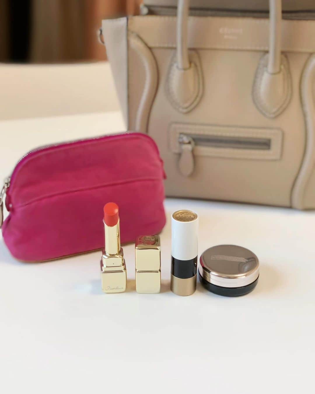 ハンナミのインスタグラム：「さいきんのリップ達🤍 ゲランは 春にぴったりな色で すき☺️  …(ポーチは @hermes です)」