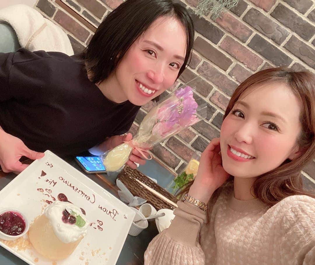 のインスタグラム：「先日、お誕生日🎂を迎えた @mie__blogger と＾＾🍴  10年前に訪れた#ベルサイユ宮殿 🏰🇫🇷を回想しながら鑑賞した#マリーアントワネット の#ミュージカル は生演奏🎻に迫力の演技で感動だった💕 お迎えまでのバタバタで、ランチも45分といつも分刻みスケジュール😝  いつもキッチリして真面目なミィちゃんの天然なところが垣間見れて、私と一緒なところがあるとホッとできた最近💦笑 ミィちゃん、お誕生日おめでとう🎉  #ks_21✨  #ks_osaka✨ #bellabocca」
