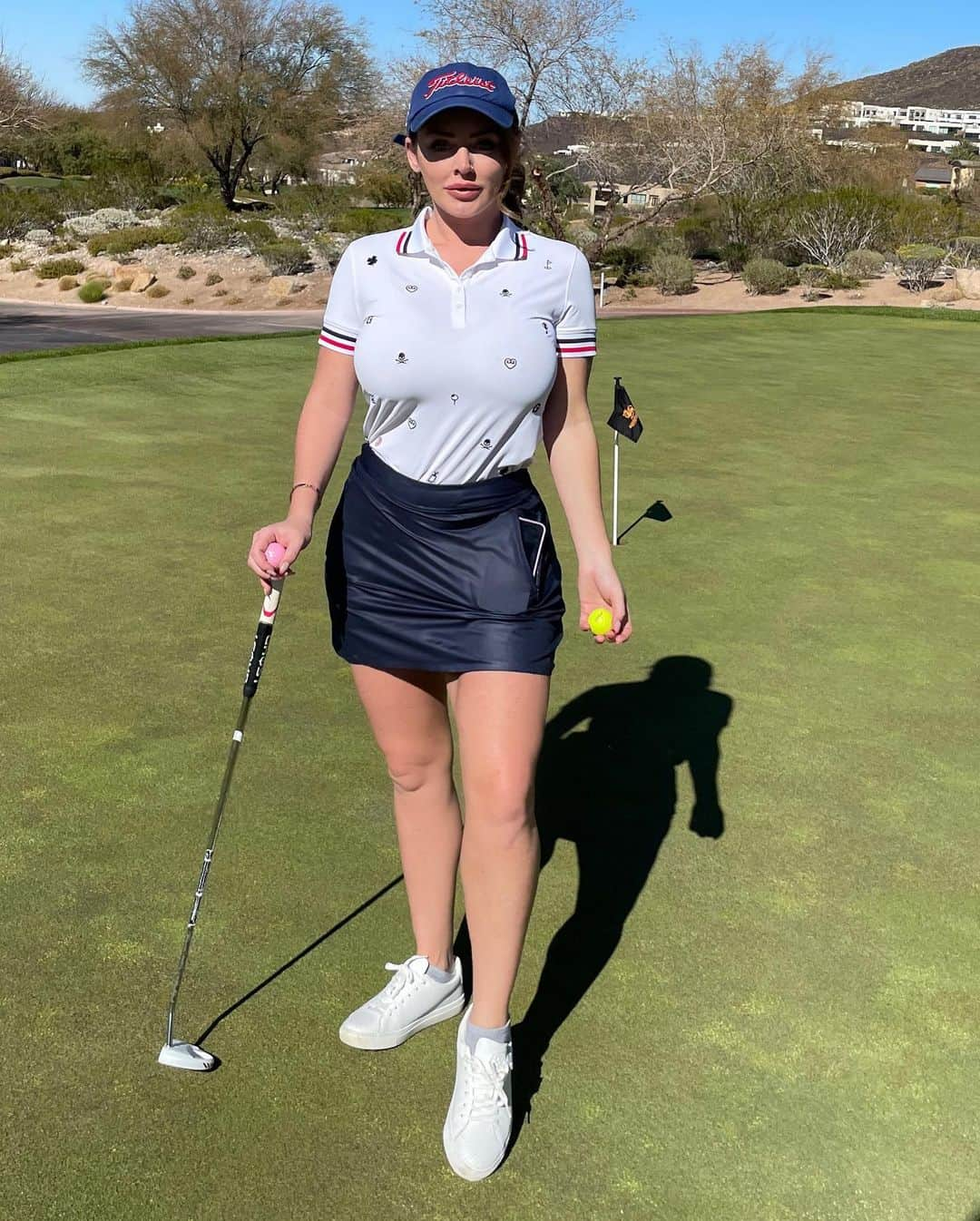 ソフィー・ディーさんのインスタグラム写真 - (ソフィー・ディーInstagram)「Can you recommend someone to give me ⛳️ lessons?! Tag them」3月30日 3時40分 - sophiedee