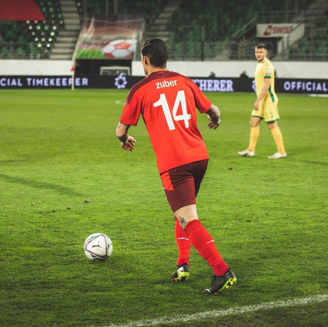 シュテフェン・ツバーさんのインスタグラム写真 - (シュテフェン・ツバーInstagram)「Proud to be here 🇨🇭 ⚽️」3月29日 20時15分 - stevenzauber