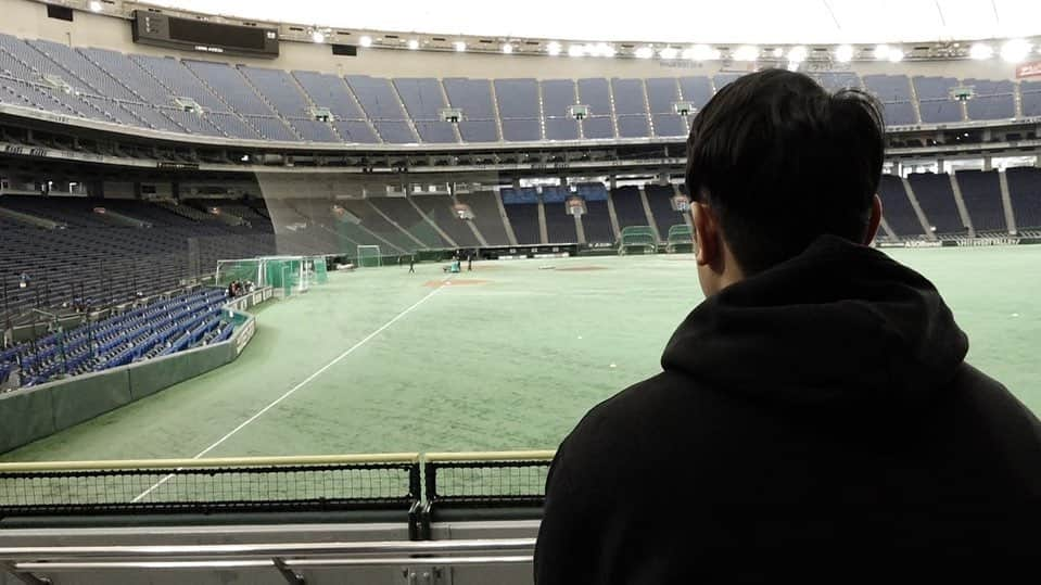 テレビ東京「SPORTSウォッチャー」さんのインスタグラム写真 - (テレビ東京「SPORTSウォッチャー」Instagram)「今週土曜日のHumanウォッチャーは密着1000日！ #巨人 の四番 #岡本和真。  昨季、球団では王貞治・原辰徳・松井秀喜、歴代のレジェンドに肩を並べる3年連続30本塁打を達成。  カメラに明かした岡本だけの四番像、そして哲学とは… 豪快なホームランとは裏腹に、意外な思いが打球に秘められていた。」3月29日 21時10分 - minspo_tvtokyo