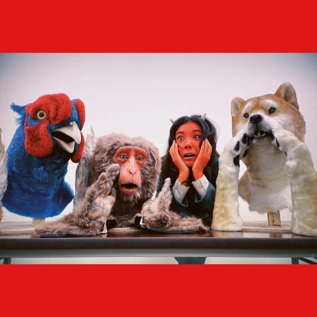 仲里依紗のインスタグラム：「🐓🐒👹🐕 #昔話法廷  鬼の妻役やりました👹🎀 トカゲくんめっちゃ真剣にみてた🥺 お兄さんになったなぁ🥺✨」