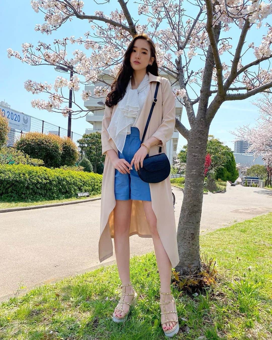 太田麻美のインスタグラム：「🌸🌸🌸  #ootd #fashion #spring #cherryblossom #royalparty #gu #selctshop #桜」