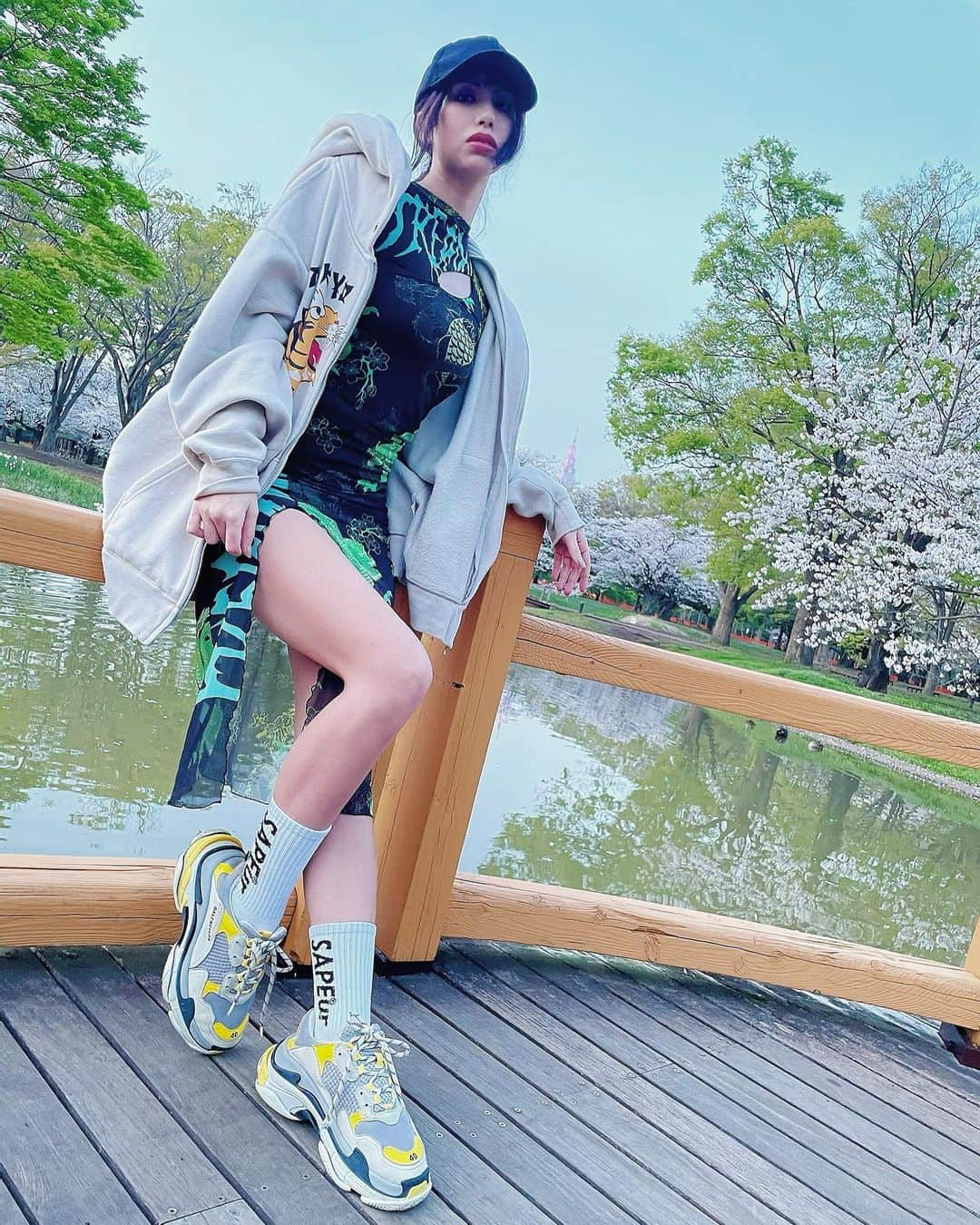 チャベス愛さんのインスタグラム写真 - (チャベス愛Instagram)「🐯👟🐉 #sapeur #サプール #balenciaga」3月29日 21時48分 - ai_officialx