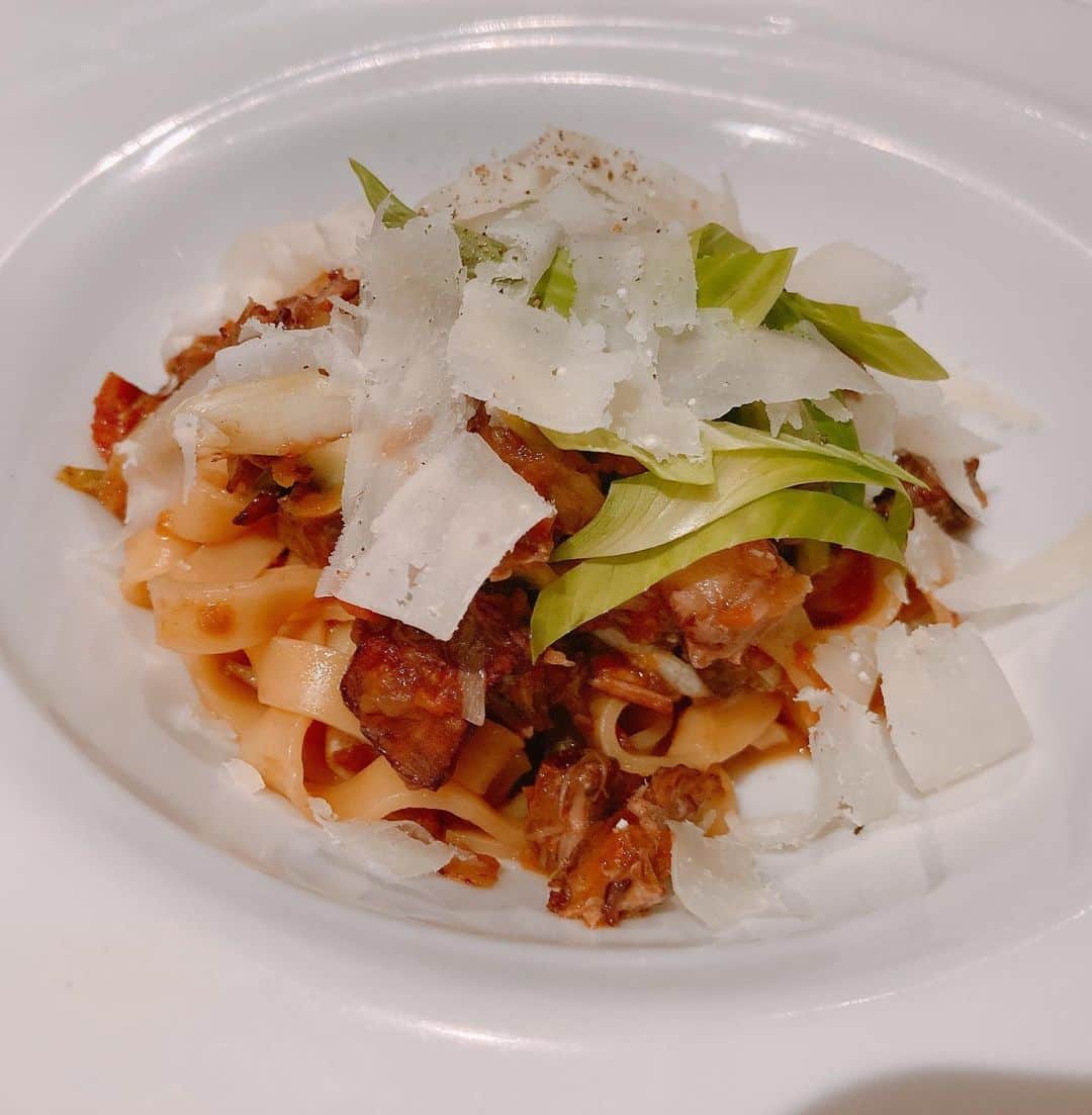 加田晶子さんのインスタグラム写真 - (加田晶子Instagram)「いつかのごはん🍽  お料理、接客ともに良く、コストパフォーマンスが素晴らしいイタリアン🍝 スペシャリテのフォアグラのフラン（写真4枚目）は美味しすぎて、また食べたい物の一つになりました😌 楽しくて美味しい時間はあっという間に過ぎてしまいますね🥀  ※お店のコロナ対策も万全ですので、安心してお食事できます🍴  #ピアッティカステリーナ  #神楽坂イタリアン  #東京イタリアン  #食べログ百名店  #コスパ良し  #コスパの良い店  #女子会　にお勧め #たべすたぐらむ  #グルメスタグラム  #グルメ  #gourmet  #グルメ好きと繋がりたい  #コロナ対策万全 #時差投稿」3月29日 22時03分 - accoo.k