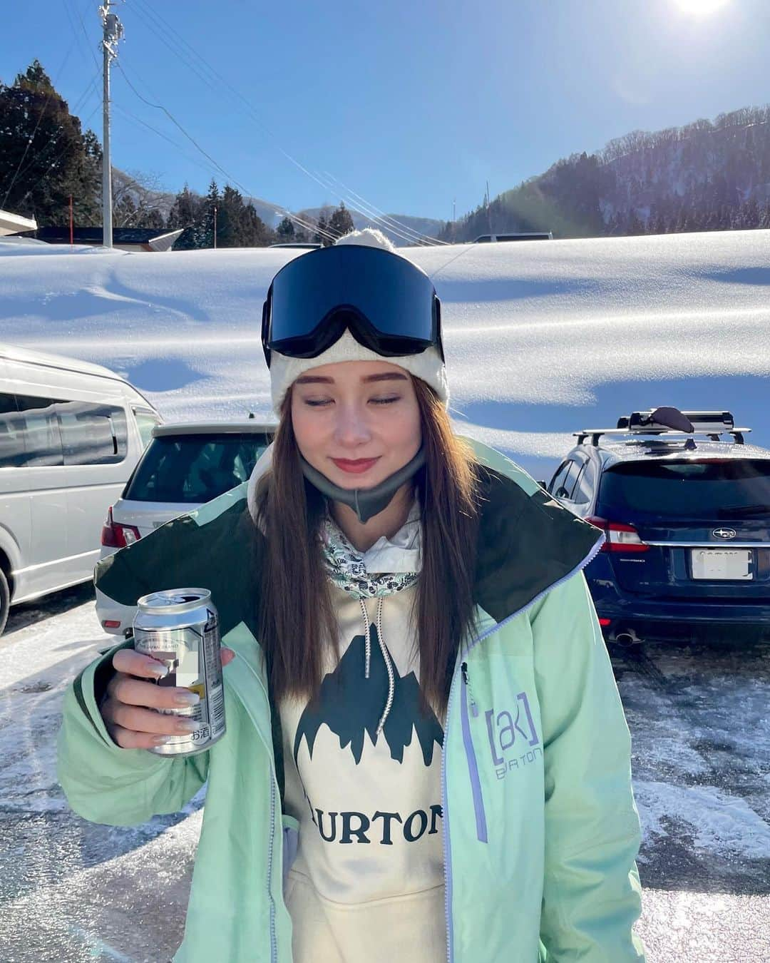 丹羽仁希さんのインスタグラム写真 - (丹羽仁希Instagram)「雪山着いた瞬間から、 ひたすらビール🍻幸せビール🍻 なんかすごく嬉しそうだな笑」3月29日 22時10分 - __niki22