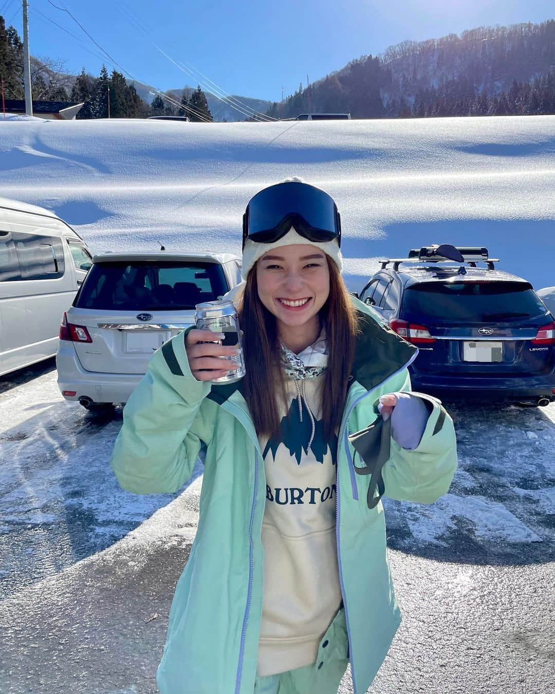 丹羽仁希さんのインスタグラム写真 - (丹羽仁希Instagram)「雪山着いた瞬間から、 ひたすらビール🍻幸せビール🍻 なんかすごく嬉しそうだな笑」3月29日 22時10分 - __niki22