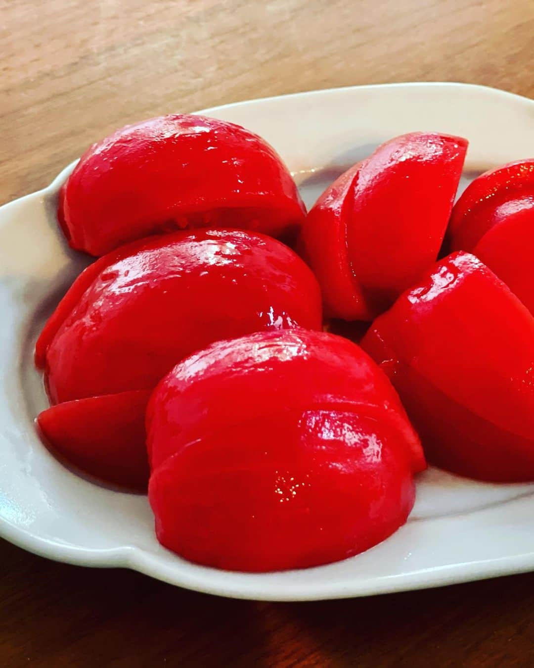 寺川綾さんのインスタグラム写真 - (寺川綾Instagram)「頂き物の🍅 味濃いっ🍅 美味しい物はそのまま😋 simple is best🍅 #光樹とまと #ずっと食べていたい #🍅 #リコピン #ありがとうございます💕」3月29日 22時28分 - terakawaaya_official