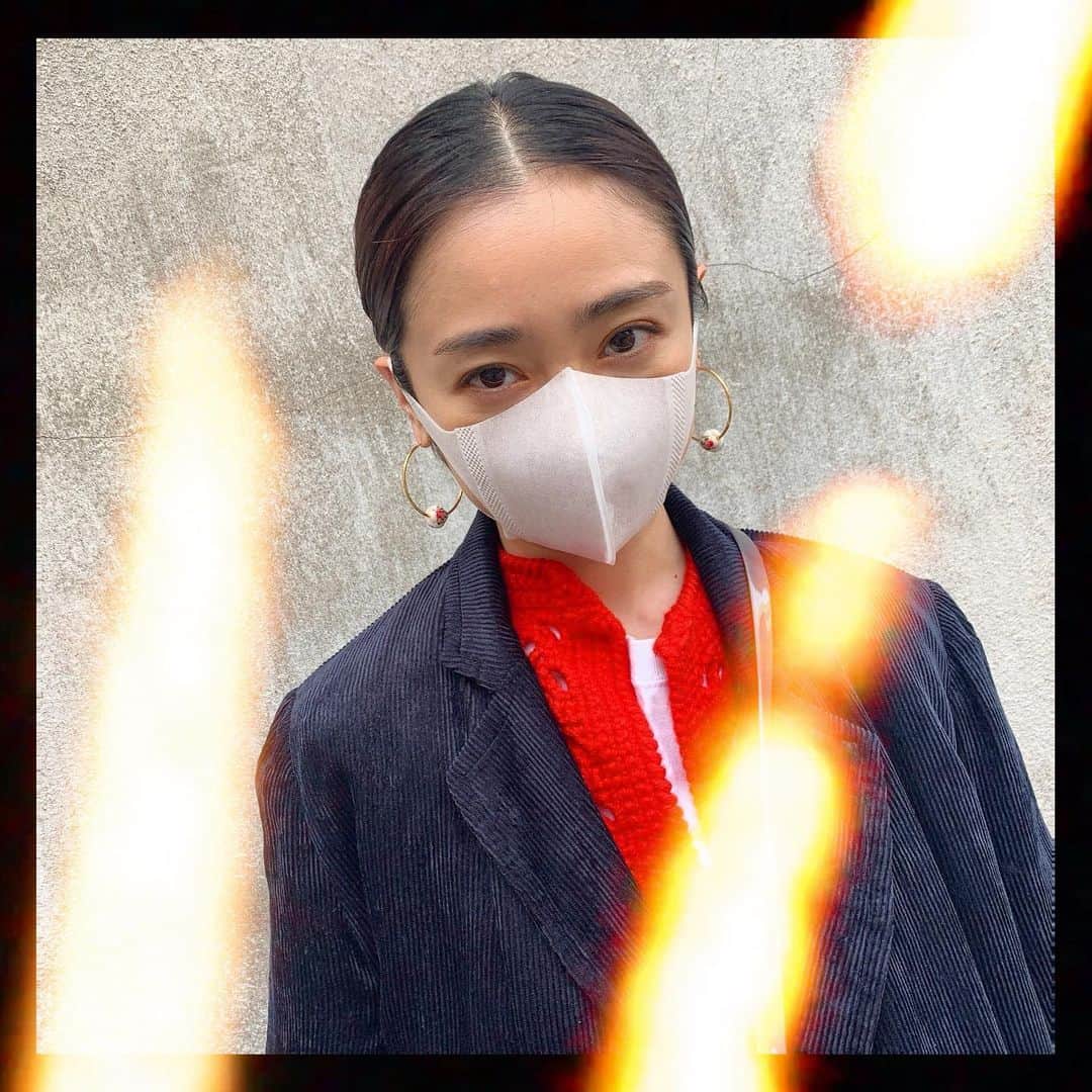 安達祐実さんのインスタグラム写真 - (安達祐実Instagram)「❤️💙❤️ マスクに頬のお肉が乗っかる。 まぁ、良しとしよう🥴」3月29日 22時29分 - _yumi_adachi