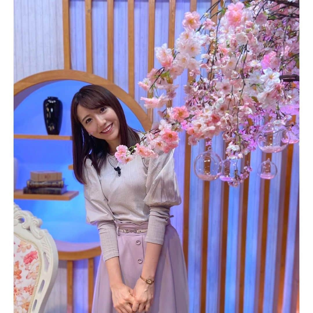 森遥香さんのインスタグラム写真 - (森遥香Instagram)「. 先日のスタジオに桜が🌸 新年度も皆様よろしくお願いします☺︎ 新生活がはじまる方々、応援しています🏳️‍⚧️ . .」3月30日 1時02分 - moriri_h