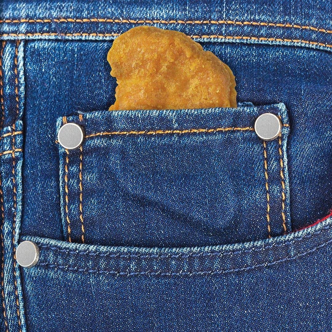 マクドナルドのインスタグラム：「so THAT’s what the tiny pocket is for」